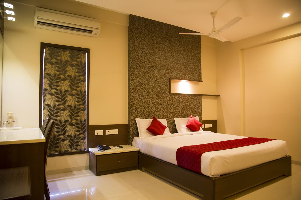 Hotel Sri Sakthi Tiruppur Extérieur photo