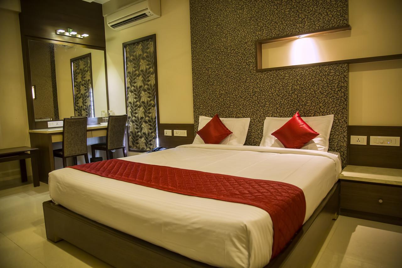 Hotel Sri Sakthi Tiruppur Extérieur photo