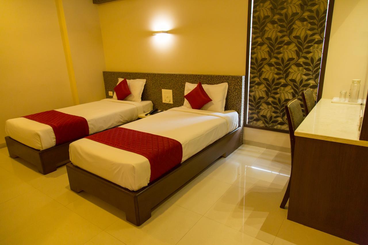 Hotel Sri Sakthi Tiruppur Extérieur photo