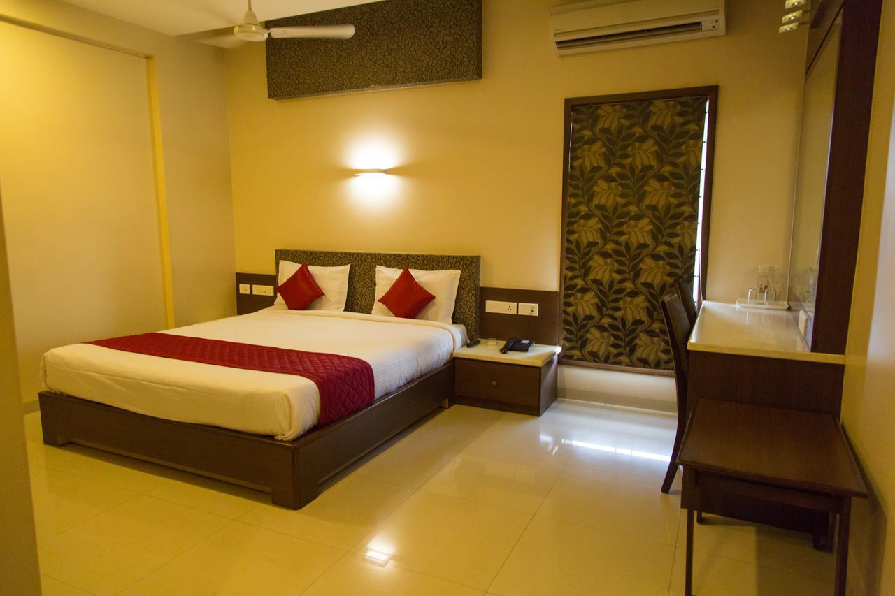 Hotel Sri Sakthi Tiruppur Extérieur photo
